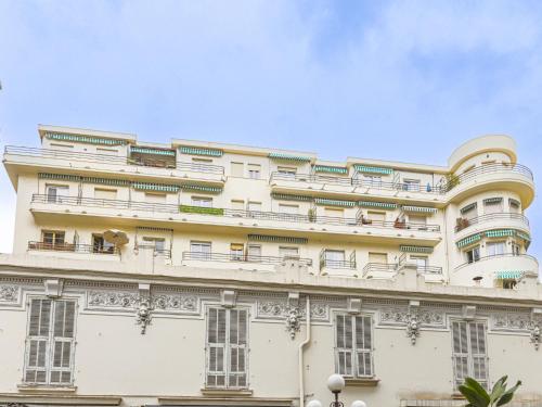 Apartment Le Mirazur by Interhome