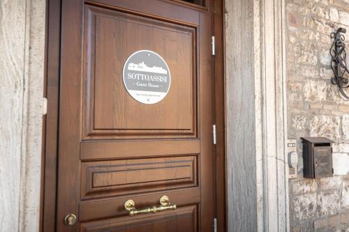 a wooden door with a sign on it at Sottoassisi - Guest House in Assisi