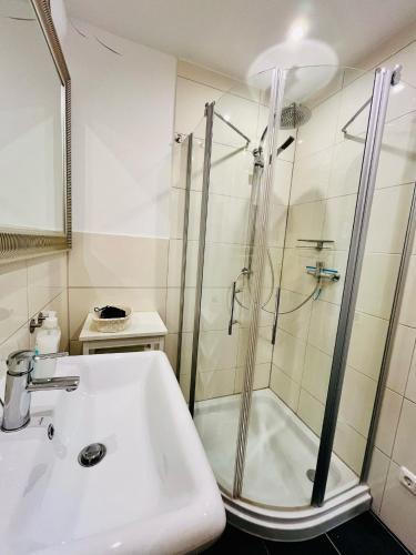 a bathroom with a shower and a sink at Ferienwohnung Südanker Fehmarn in Fehmarn