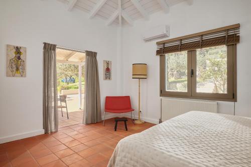Postel nebo postele na pokoji v ubytování The Olive Grove Villas with swimming pool and breakfast