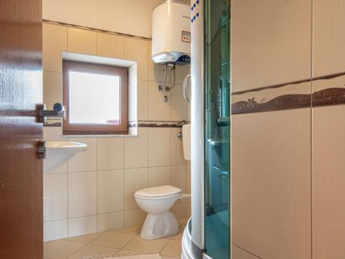 Bilik mandi di Holiday Home Štefanac by Interhome