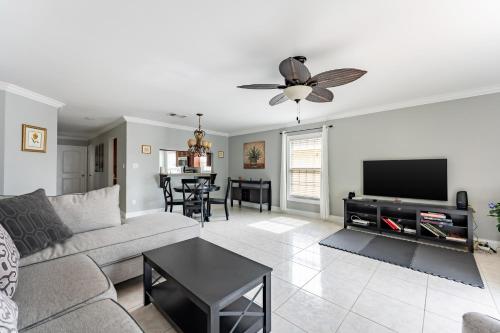 9 min to Disney Entrance-Peaceful Single Family House photo 10