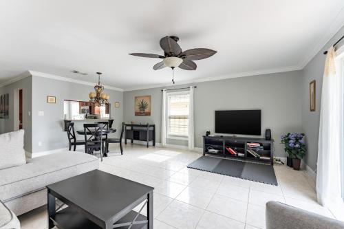 9 min to Disney Entrance-Peaceful Single Family House photo 27
