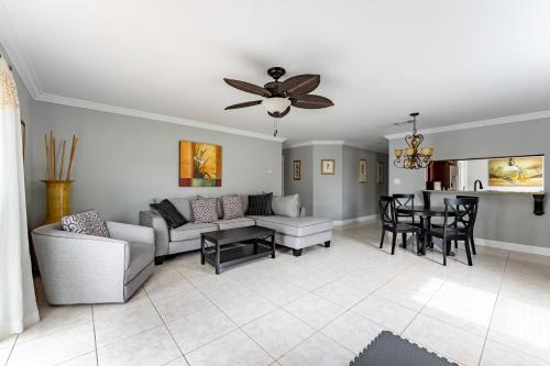 9 min to Disney Entrance-Peaceful Single Family House photo 24
