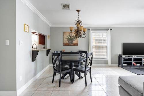 9 min to Disney Entrance-Peaceful Single Family House photo 25