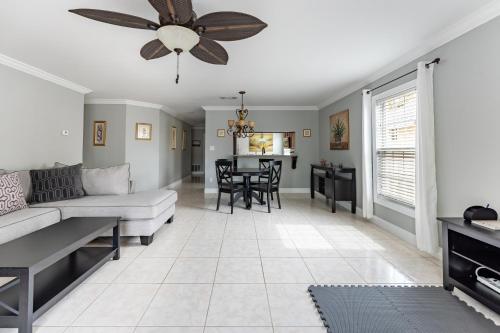9 min to Disney Entrance-Peaceful Single Family House photo 22