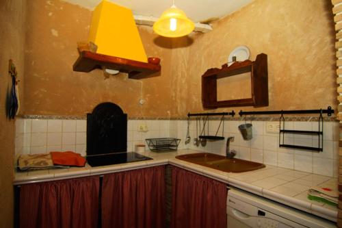 Virtuvė arba virtuvėlė apgyvendinimo įstaigoje Casa Rural El Lavadero