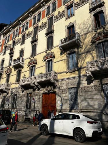 Casa Verga - Elegante Appartamento con 2 Camere e 2 Bagni a 2 Minuti dalla Metro Moscova, vicino Brera e Parco Sempione