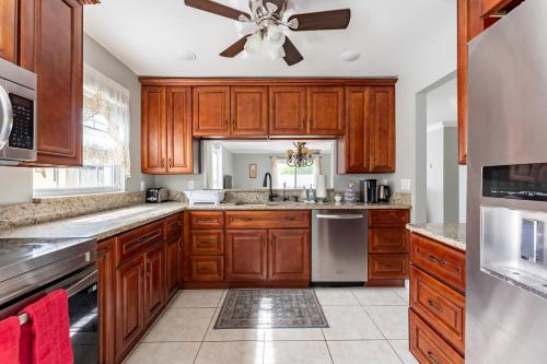 9 min to Disney Entrance-Peaceful Single Family House photo 9