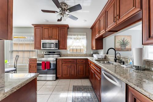 9 min to Disney Entrance-Peaceful Single Family House photo 5
