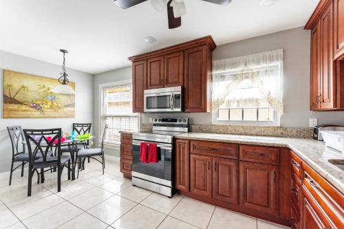 9 min to Disney Entrance-Peaceful Single Family House photo 32