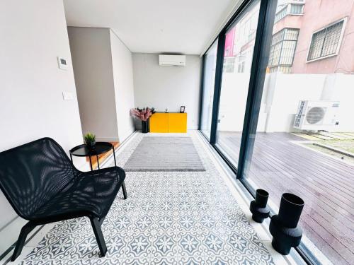 The Eça de Queiroz House - NO CV E - Flat B - Central Three-Bedroom Apartment