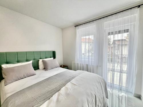 Postel nebo postele na pokoji v ubytování Ilidza Apartments - PEJTON RESIDENCE - Free Parking