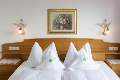 a bedroom with a white bed with white pillows at LINGHOF in Tirolo