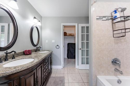 9 min to Disney Entrance-Peaceful Single Family House photo 13