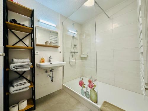 Bilik mandi di Modernes Zwei-Zimmer-Apartment Chemnitz - Kaßberg