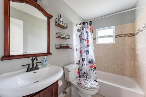 9 min to Disney Entrance-Peaceful Single Family House photo 46