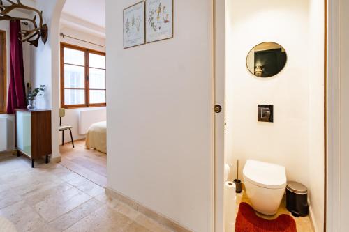 Modern Place in Sacré-Coeur