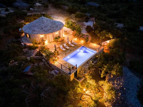 Villa Heritage - Historic Charm with Heated Pool & Children's Playground