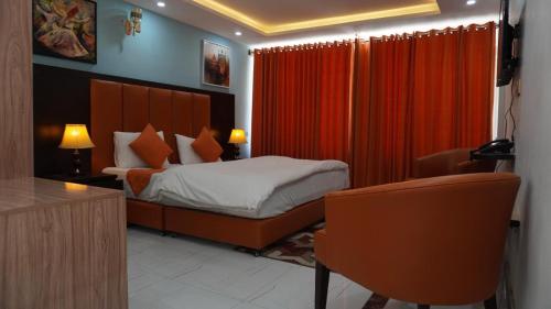Кровать или кровати в номере Sapphire Hunza