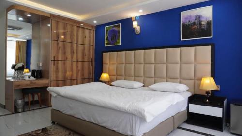 Кровать или кровати в номере Sapphire Hunza