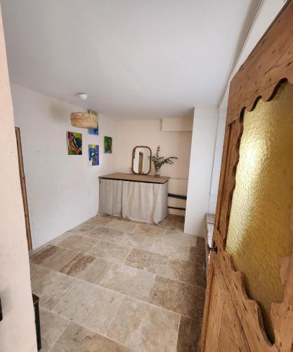 Photo de la galerie de l'établissement La Maison de la Calade, à Fons-sur-Lussan