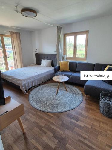 A bed or beds in a room at Ferienwohnung Tostner Burgblick
