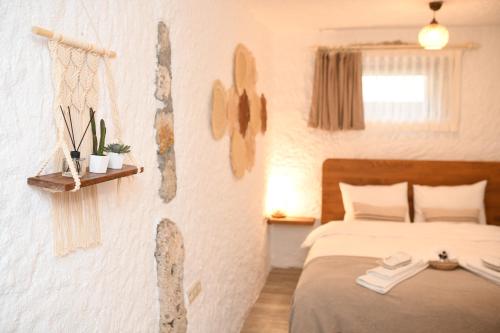 Cama o camas de una habitación en Mahzen Alaçatı