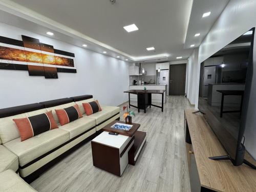 a living room with a couch and a table at Itsahome Selection - Torre Foresta - 3C in Quito