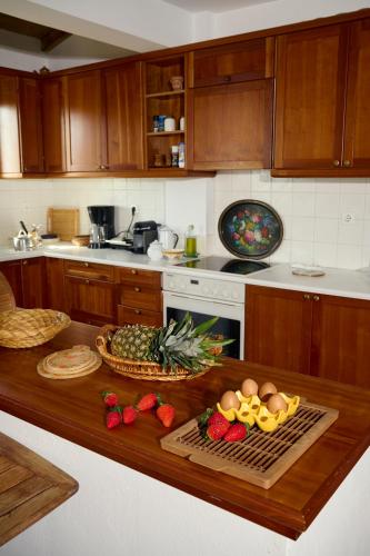 a kitchen with a table with fruits and vegetables on it at Villa Von Sophia / THE HOUSE in Áyioi Apóstoloi