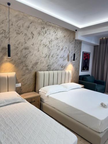 Un ou plusieurs lits dans un hébergement de l'établissement Moonlight Hotel