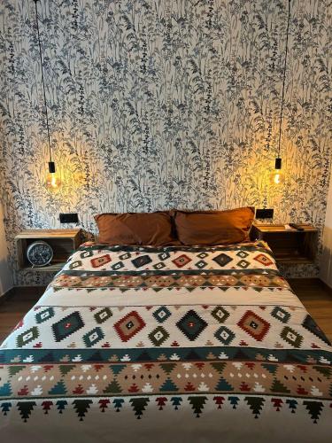 a bedroom with a bed with a patterned wall at Habitació amb encant a Blanes in Blanes