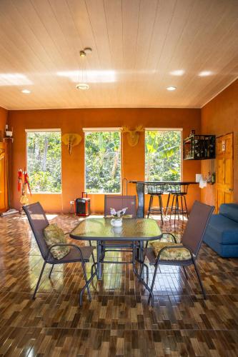 a living room with a table and chairs at San Gabriel Kalyäkä No 02 in San Gabriel