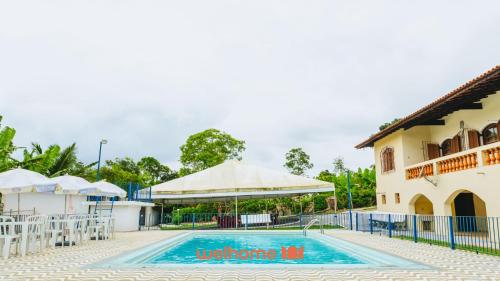 Kolam renang di atau dekat dengan Chacara em Suzano com Piscina e Vista Incrivel