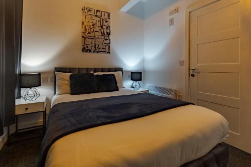 a bedroom with a bed and a door at STAY HUB City Centre - Self Check-in in Birmingham