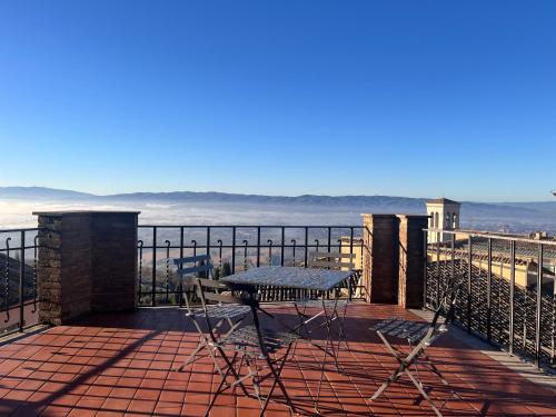 a balcony with a table and a view of the ocean at CharmandView Assisi in Assisi