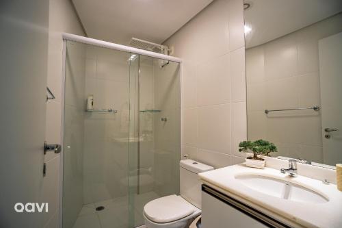 a bathroom with a shower and a toilet and a sink at In Mare Bali Resort Cobertura Vista Mar 348 - Qavi in Parnamirim
