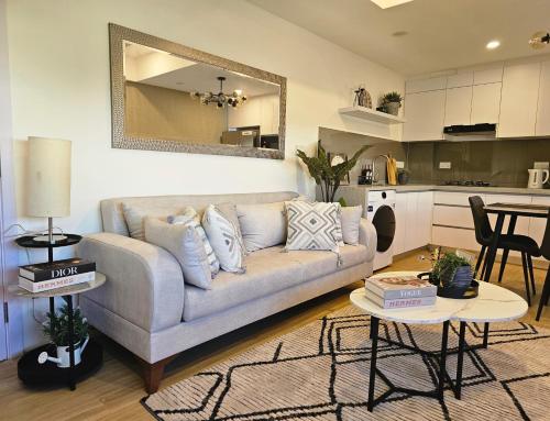 Nalahost Cozy and Elegant 1BR Apartment