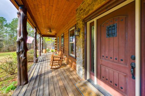 Gambar di galeri bagi Deck, Smoker and Yard Peaceful Gem in Pine Mountain di Pine Mountain