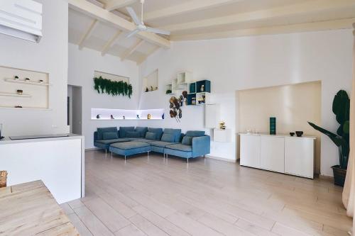 a living room with a blue couch and a table at Beach Villa - By Bobbywashere in Santa Maria