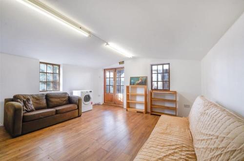 Χώρος καθιστικού στο Lennox Gardens NW10