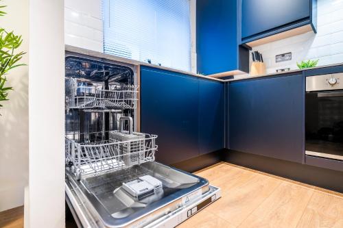 Η κουζίνα ή μικρή κουζίνα στο 2 Bed Elegant home with Parking in Harlow