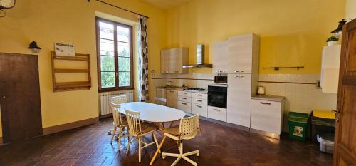 Una cocina o zona de cocina en MAGNOLFI Superior