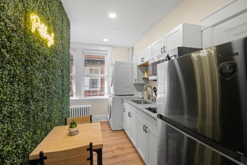 Η κουζίνα ή μικρή κουζίνα στο Charming Studio with Sun Room Sleeps 4