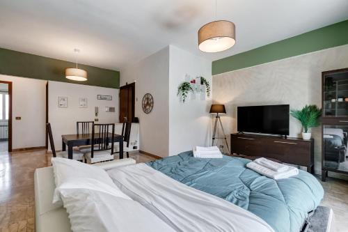 Near Metro A - Modern Boho Style Apartment