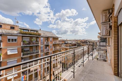 Near Metro A - Modern Boho Style Apartment