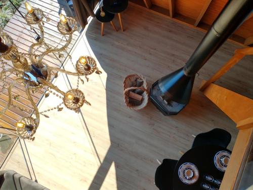 an overhead view of a room with a broom at Cabana Amélia, em Gramado in Gramado