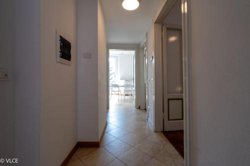 an empty hallway with a hallway leading to a room at Residenza Cece' in Lecco