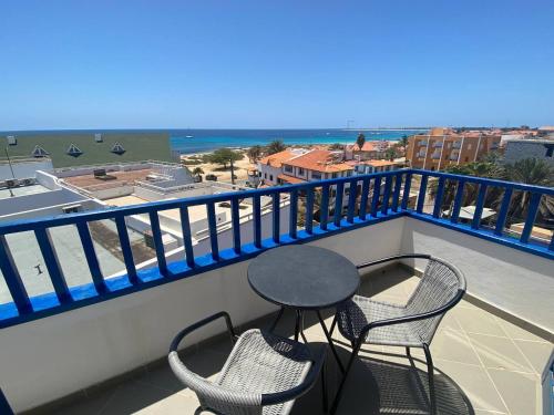 Balkoni atau teres di Leme Bedje Three Bedroom - By Bobbywashere