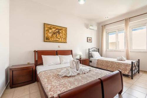 a bedroom with two beds and a couch at Villa Semina in Pastida